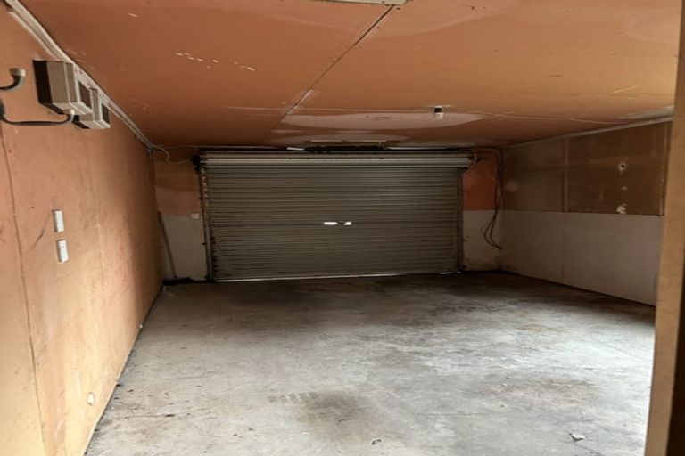 Photo of property in 2 Happy Valley Road, Owhiro Bay, Wellington, 6023