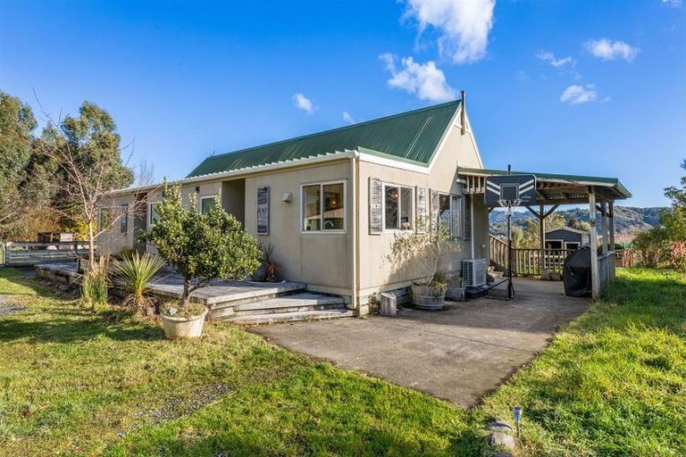 Photo of property in 38 Pencarrow Crescent, Wainuiomata, Lower Hutt, 5014