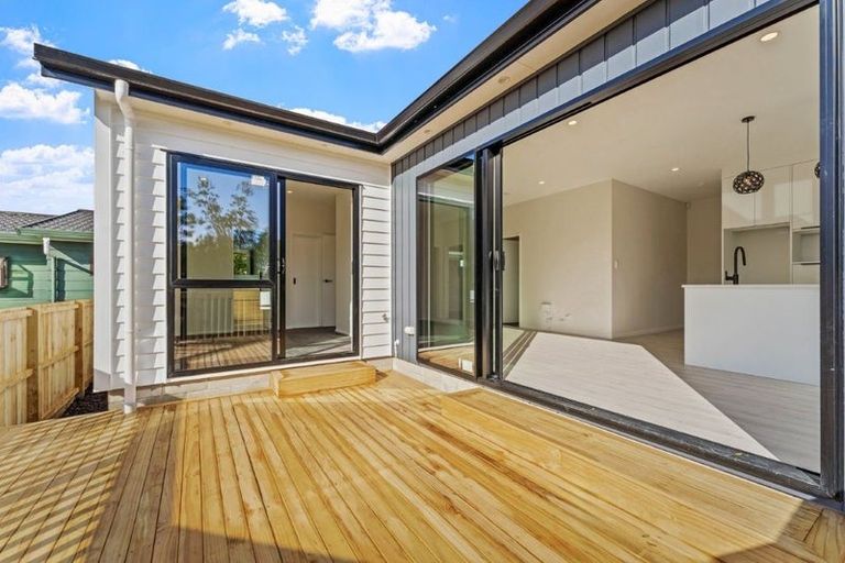 Photo of property in 19b Red Beach Road, Red Beach, 0932