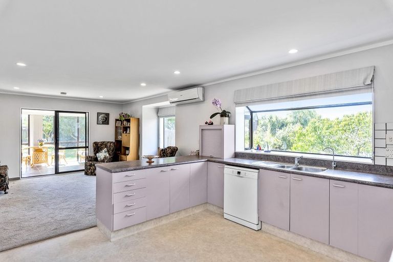 Photo of property in 60 The Drive, Paraparaumu Beach, Paraparaumu, 5032