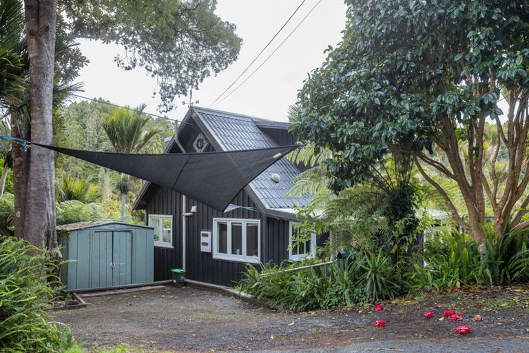 Photo of property in 33 Tainui Road, Titirangi, Auckland, 0604