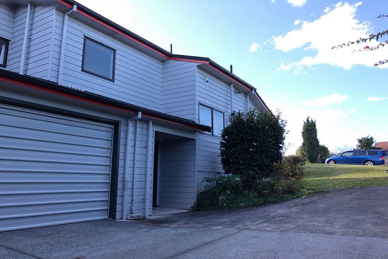 Photo of property in 27 Pinewood Grove, Botany Downs, Auckland, 2010