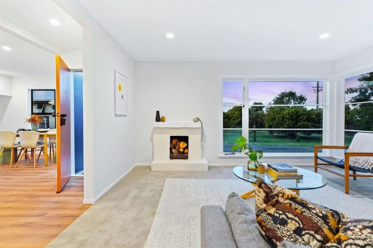 Photo of property in 11 Ranui Station Road, Ranui, Auckland, 0612