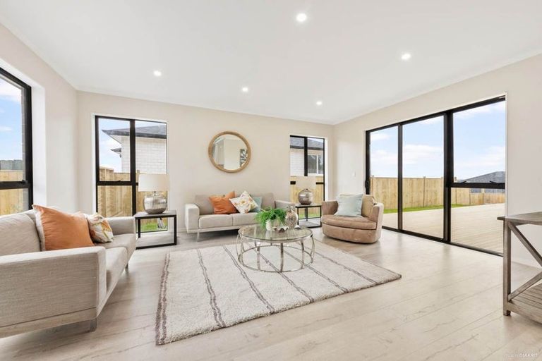 Photo of property in 11 Lumber Rise, Swanson, Auckland, 0614