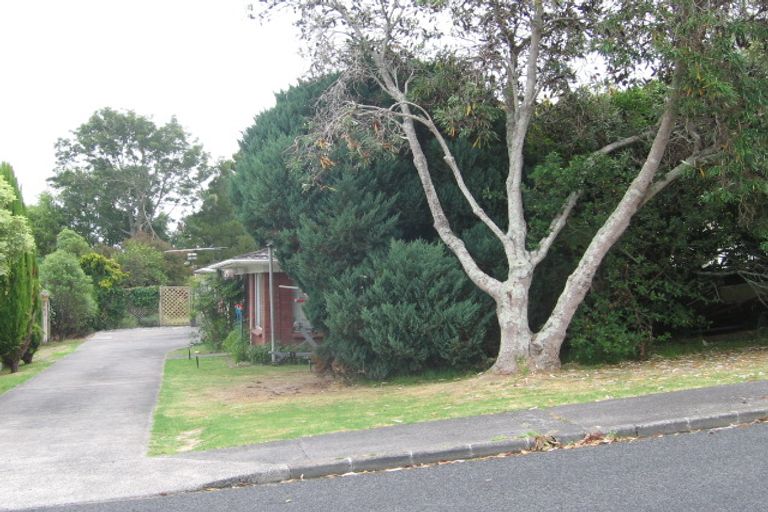 Photo of property in 2/9 Windy Ridge Road, Glenfield, Auckland, 0629