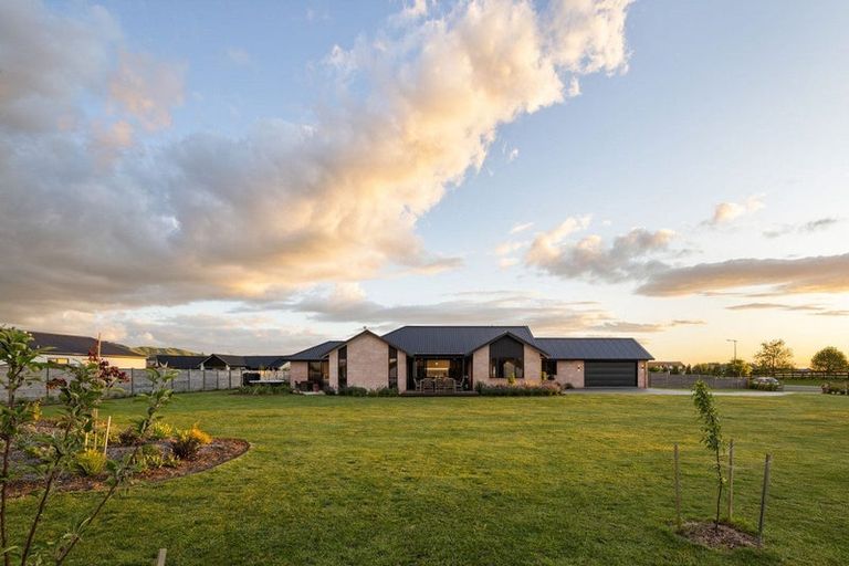 Photo of property in 39 Sunline Drive, Leamington, Cambridge, 3432