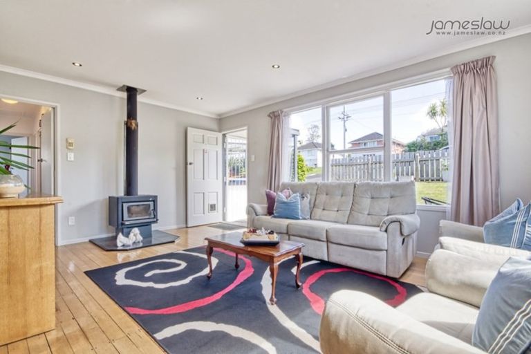 Photo of property in 42 Park Road, Glenfield, Auckland, 0629
