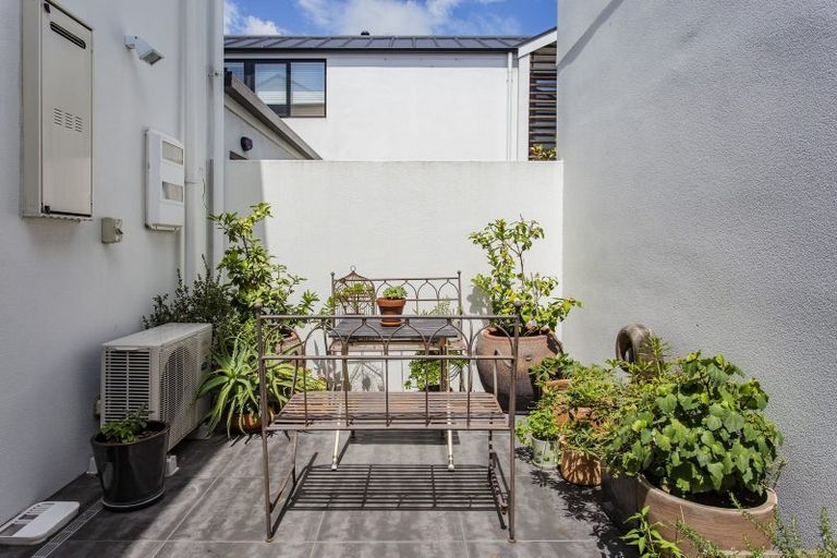 Photo of property in 154 Holly Road, St Albans, Christchurch, 8014