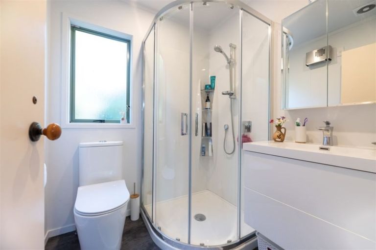 Photo of property in 2/53 Hellyers Street, Birkdale, Auckland, 0626