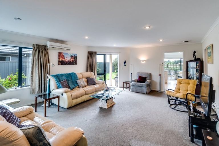 Photo of property in 35 Mcnaughton Place, Onekawa, Napier, 4110