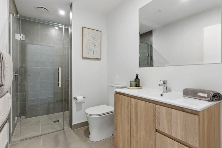 Photo of property in 8/19 Windlass Street, Long Bay, Auckland, 0630