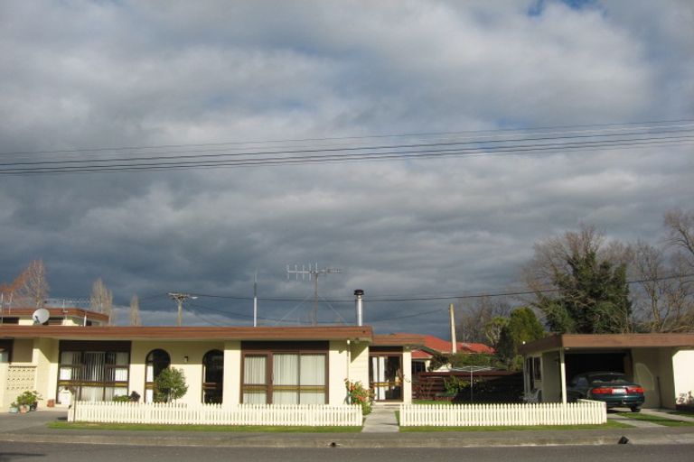 Photo of property in 9 Waverley Street, Waipawa, 4210