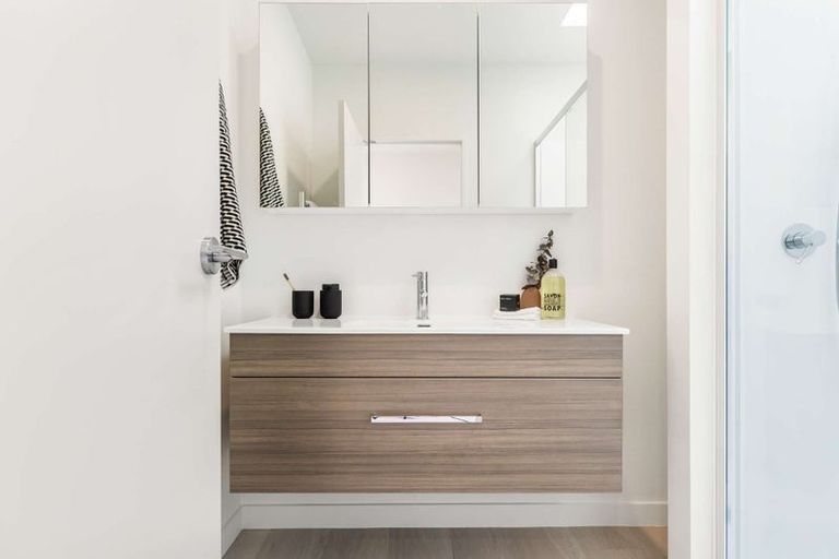 Photo of property in 11/2 Moor Avenue, Te Atatu Peninsula, Auckland, 0610