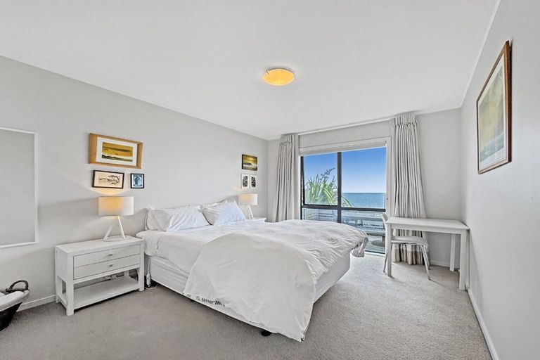 Photo of property in 123 Marine Parade, Seatoun, Wellington, 6022