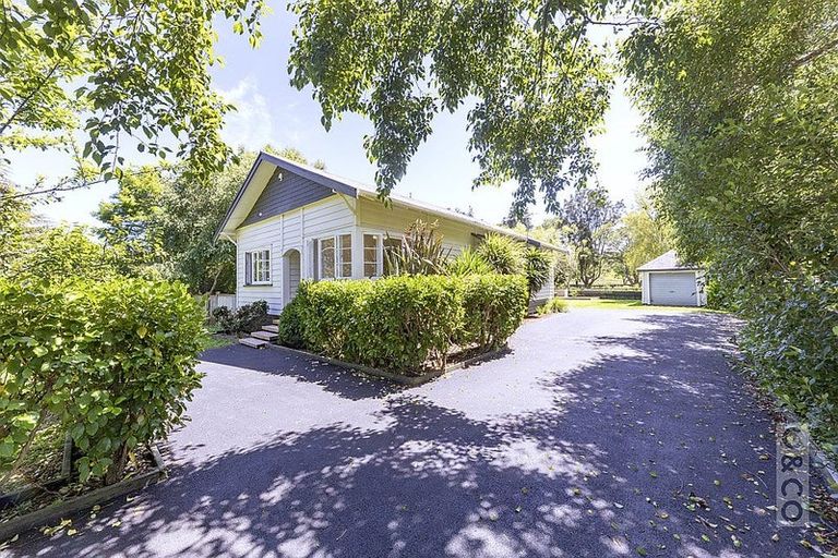 Photo of property in 74 Awaroa Road, Helensville, 0800