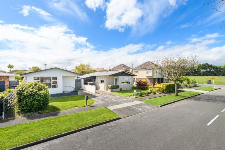 Photo of property in 89 Wikiriwhi Crescent, Awapuni, Palmerston North, 4412