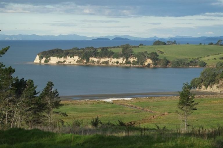 Photo of property in 30 Taha Puke Road, Okura Bush, Silverdale, 0794