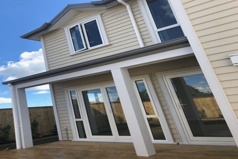 Photo of property in 2 Riroriro Close, Papakura, 2110