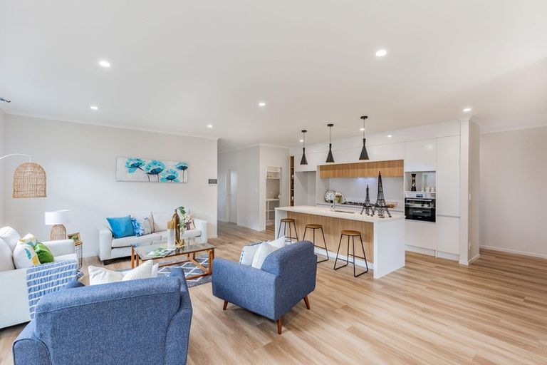 Photo of property in 3 Vintry Drive, Kumeu, 0810