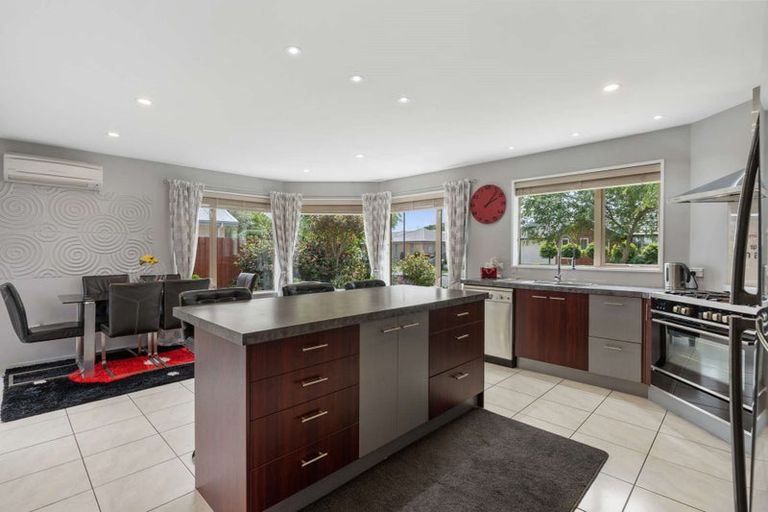 Photo of property in 15 Mataroa Place, Parklands, Christchurch, 8083