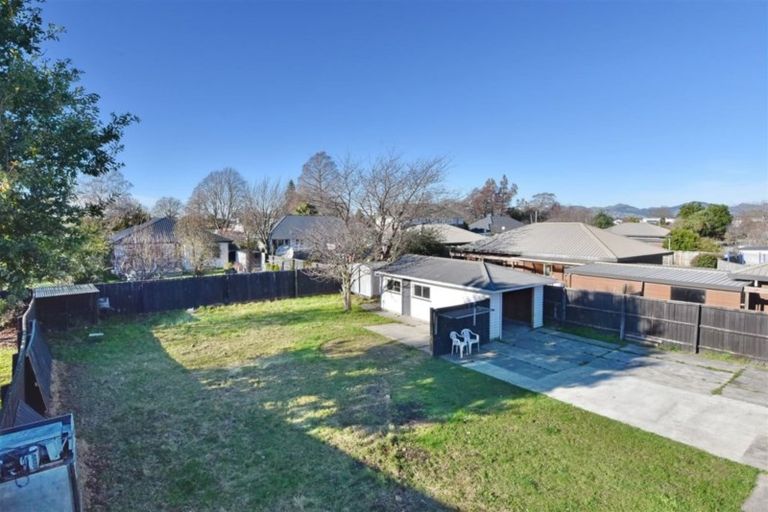 Photo of property in 16 Bateman Avenue, Bryndwr, Christchurch, 8053