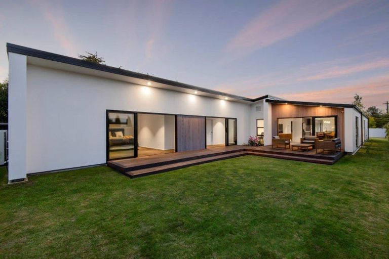 Photo of property in 16 Mays Road, St Albans, Christchurch, 8052