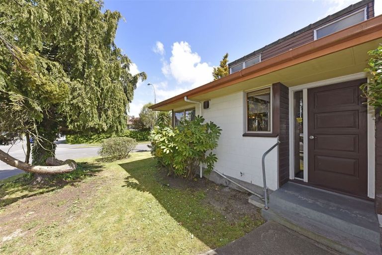 Photo of property in 1/25 Avonhead Road, Avonhead, Christchurch, 8042