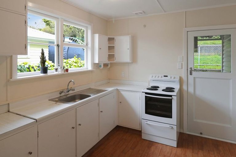Photo of property in 5 Delaney Drive, Stokes Valley, Lower Hutt, 5019