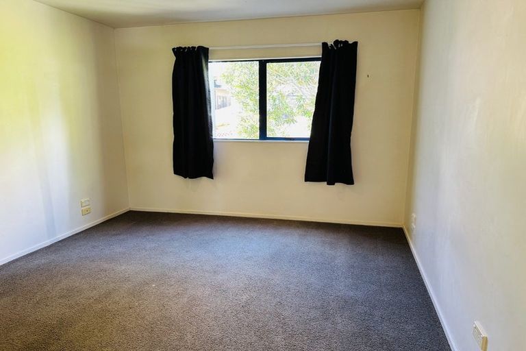 Photo of property in 25 Mariners View Road, Beach Haven, Auckland, 0626