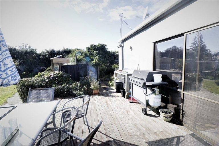 Photo of property in 2 Egmont Street, Castlecliff, Whanganui, 4501