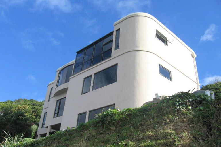 Photo of property in 121 Maungaraki Road, Korokoro, Lower Hutt, 5012