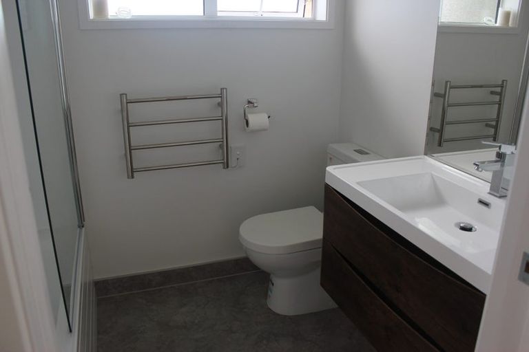 Photo of property in 10 Fordham Street, Beach Haven, Auckland, 0626