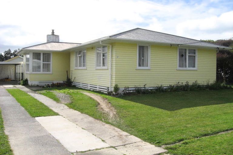Photo of property in 37 Hinau Grove, Wainuiomata, Lower Hutt, 5014