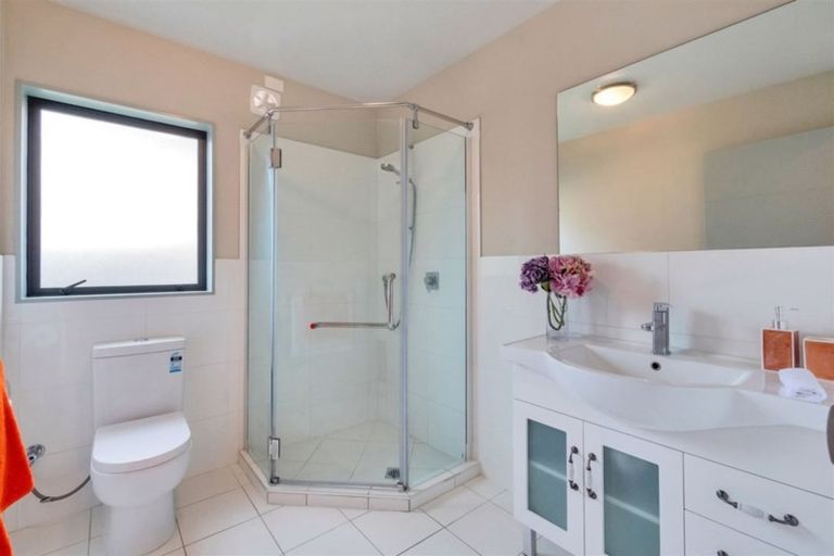 Photo of property in 7 Roberts Road, Te Atatu South, Auckland, 0610