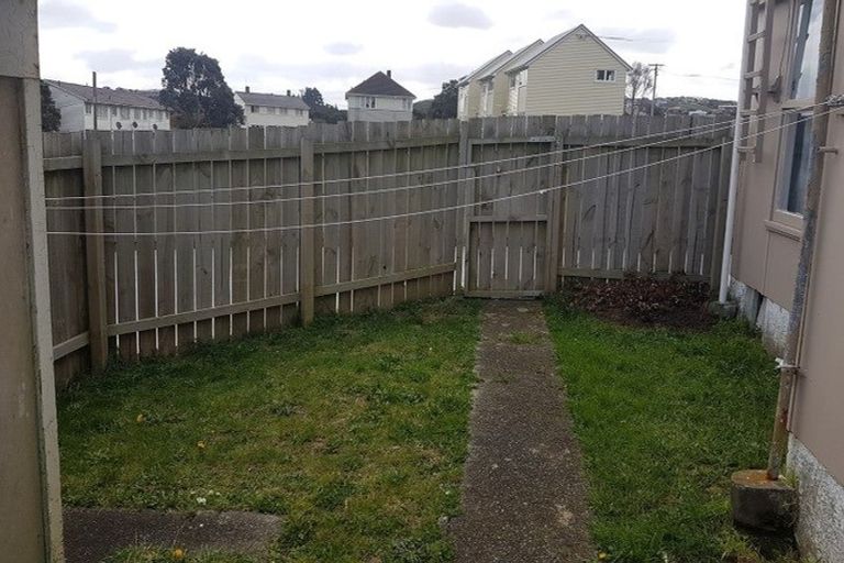 Photo of property in 5-7 Hazard Grove, Cannons Creek, Porirua, 5024