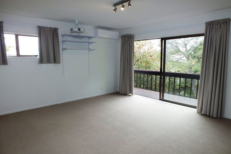 Photo of property in 1/19 Saddleback Rise, Murrays Bay, Auckland, 0630