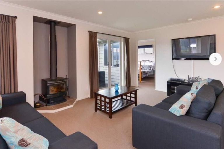 Photo of property in 31 Mcewen Crescent, Riverstone Terraces, Upper Hutt, 5018