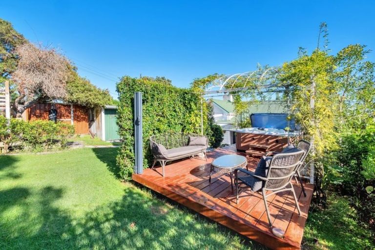 Photo of property in 11 Gow Street, Helensville, 0800