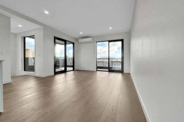 Photo of property in 1/2 Marlborough Crescent, Hobsonville, Auckland, 0616