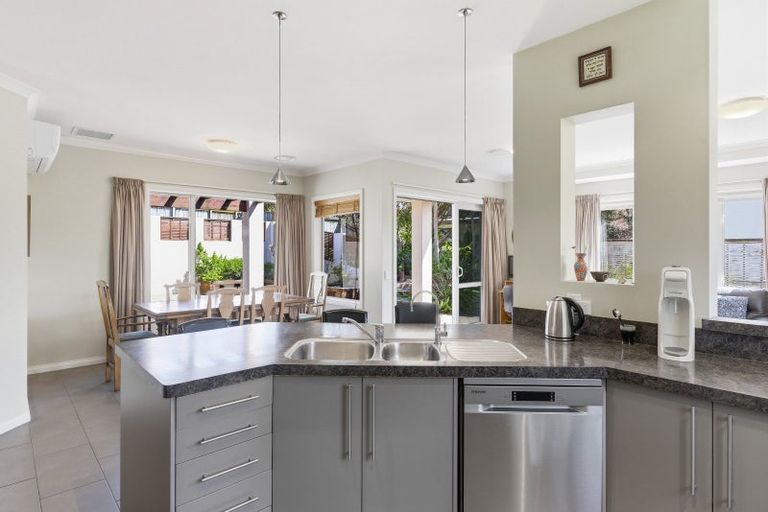 Photo of property in 10 Metzenthin Close, Raumati South, Paraparaumu, 5032