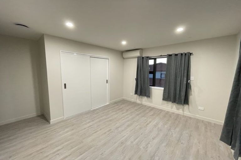 Photo of property in 128b Hutchinsons Road, Bucklands Beach, Auckland, 2014