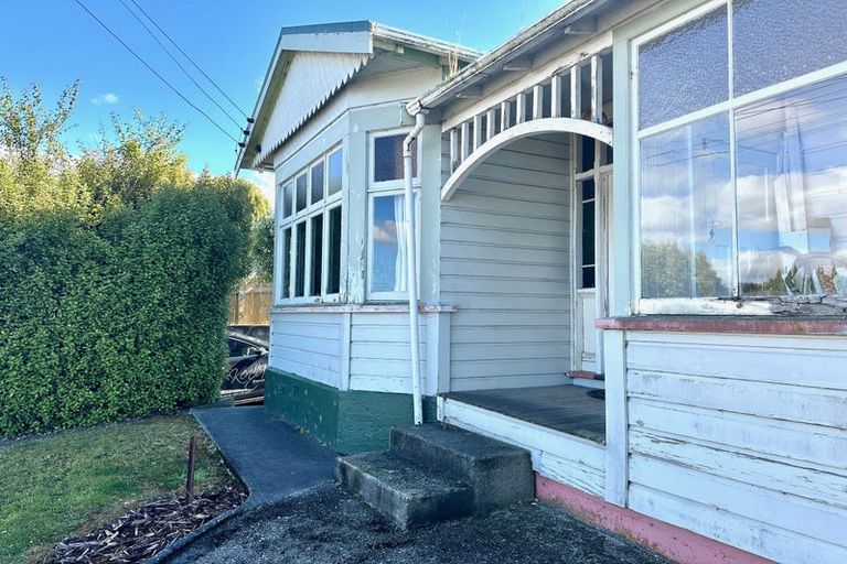 Photo of property in 220 Clyde Street, Balclutha, 9230