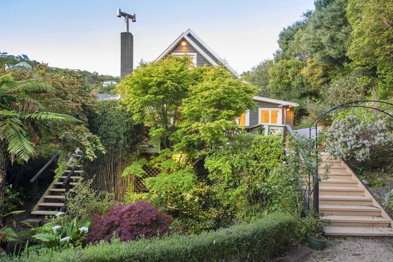 Photo of property in 28 Burma Road, Khandallah, Wellington, 6035