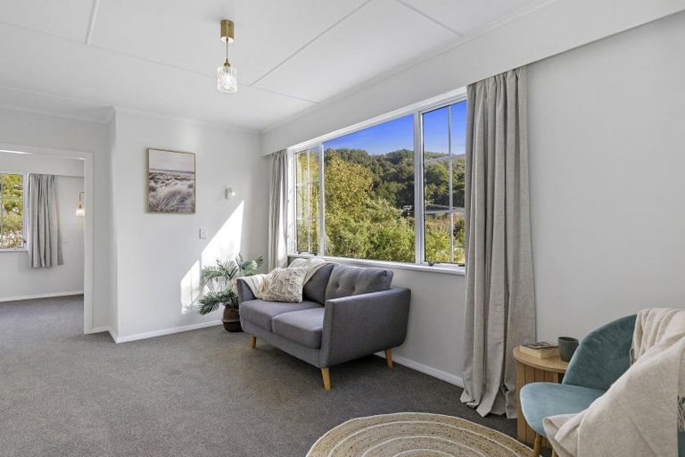 Photo of property in 117 Horoeka Street, Stokes Valley, Lower Hutt, 5019