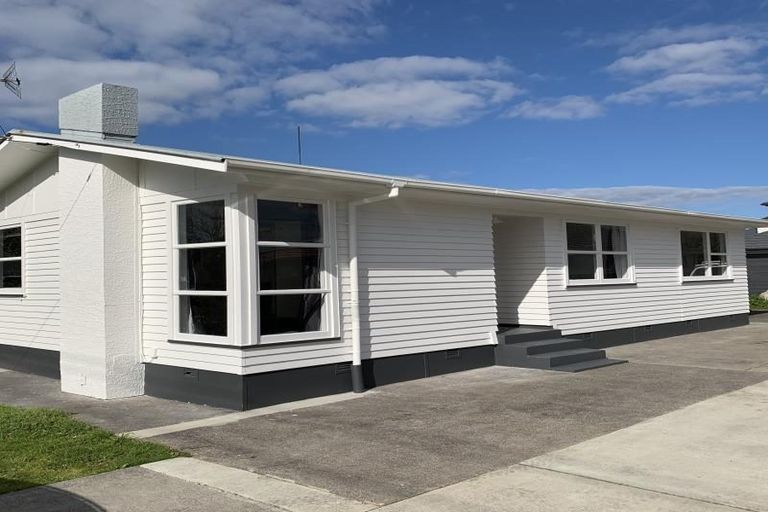 Photo of property in 55 Larnoch Road, Henderson, Auckland, 0610