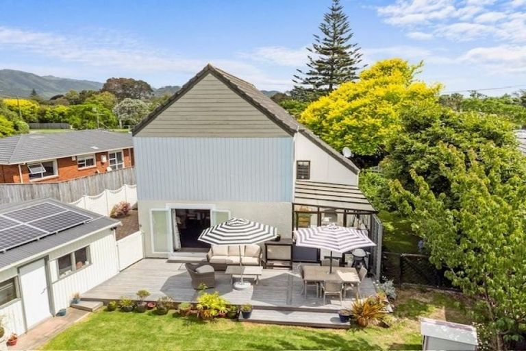 Photo of property in 261 Te Moana Road, Waikanae, 5036