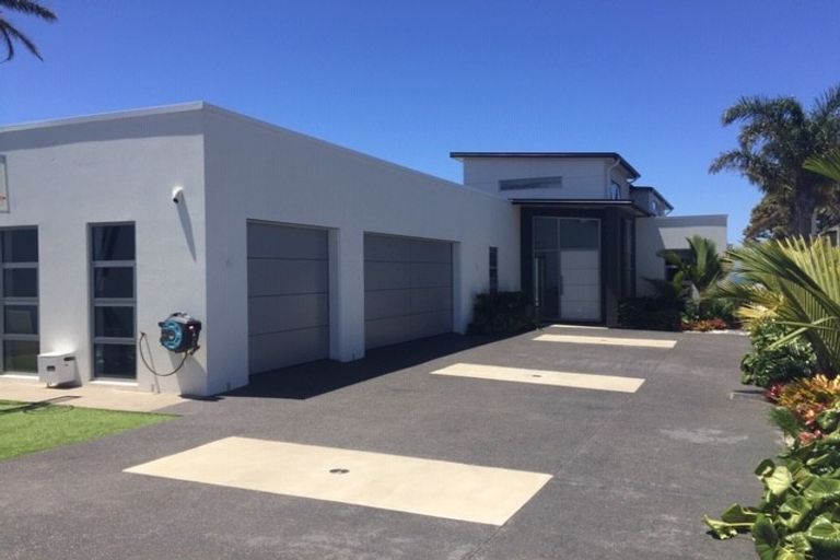 Photo of property in 117 Churchill Road, Rothesay Bay, Auckland, 0630