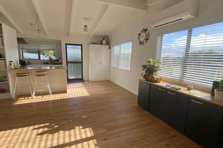 Photo of property in 30a Leo Street, Glen Eden, Auckland, 0602