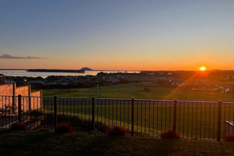 Photo of property in 8 Goldstone Place, Omokoroa, 3114