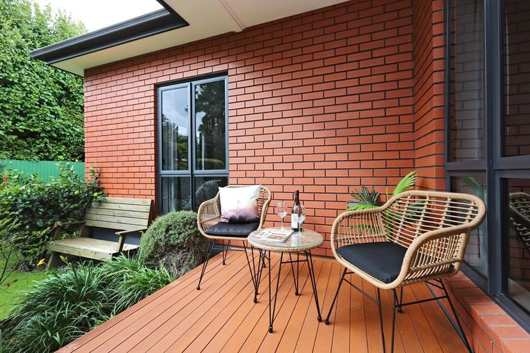 Photo of property in 15a Golding Road, Taradale, Napier, 4112